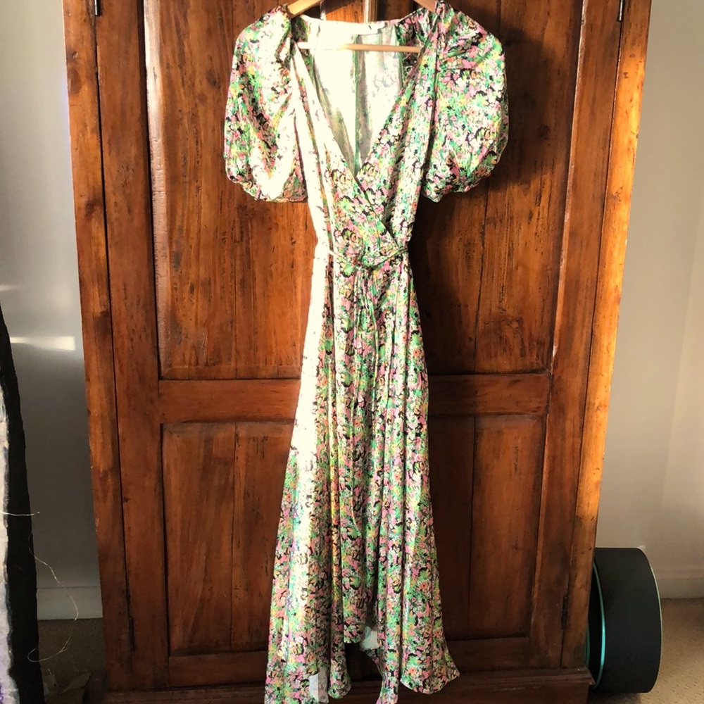 NWOT ASTR. The label wrap dress w/ green pink
